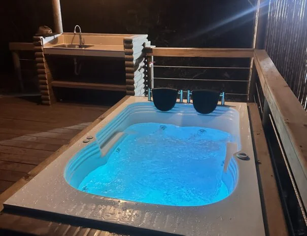 Jacuzzi de noche La chagra vip glamping villavicencio